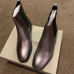 Kenneth Cole Reaction Pewter booties size 9.